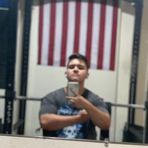 Meet your Posher, Devin powerlifts